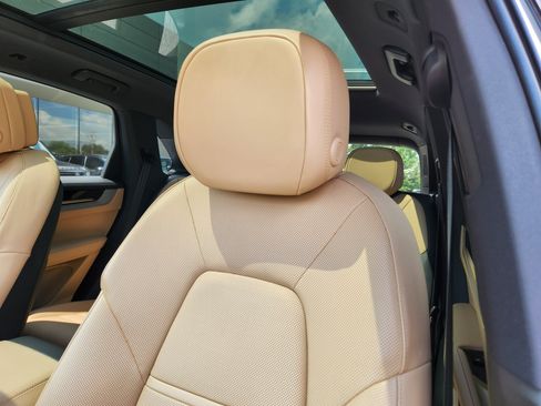 Used 2025 Porsche Cayenne AWD/4WD image 11