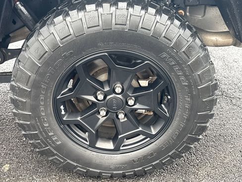 Used 2021 Jeep Gladiator Willys image 12