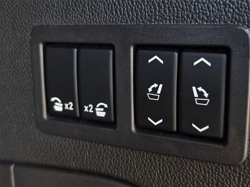 Used 2018 GMC Yukon SLT w/ Open Road Package image 12