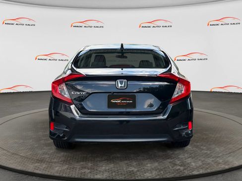 Used 2018 Honda Civic EX image 9