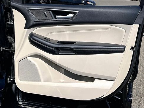 Used 2017 Ford Edge Titanium w/ Technology Package image 22