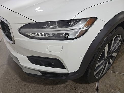 Used 2024 Volvo V90 B6 Cross Country Ultimate w/ Climate Package image 24