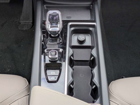 New 2026 Volvo XC60 B5 Plus w/ Protection Package Premier image 20