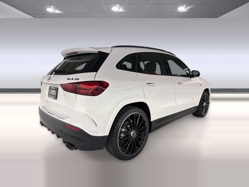 New 2026 Mercedes-Benz GLA 35 AMG 4MATIC image 9