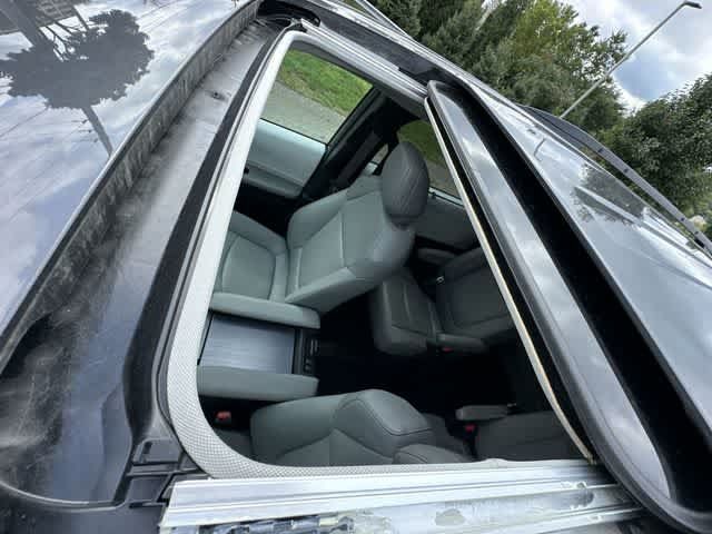 Used 2025 Toyota Sienna XLE w/ XLE Plus Package AWD/4WD image 6