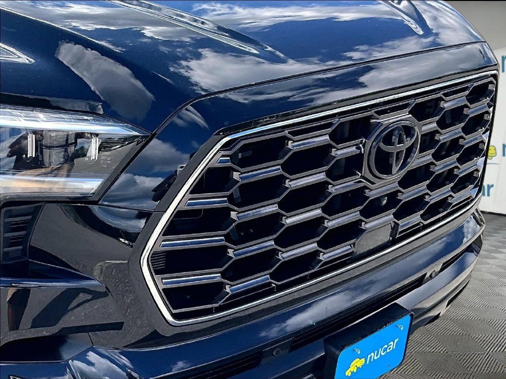 Used 2025 Toyota Sequoia Platinum AWD/4WD image 33