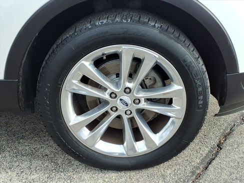 Certified 2019 Ford Explorer XLT w/ Equipment Group 202A image 10