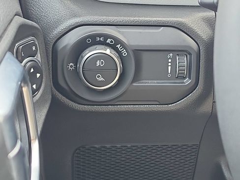Used 2023 Jeep Gladiator Overland AWD/4WD image 30