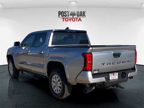 Used 2025 Toyota Tacoma SR5 image 5