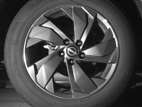 Used 2025 Nissan Rogue SV FWD image 15