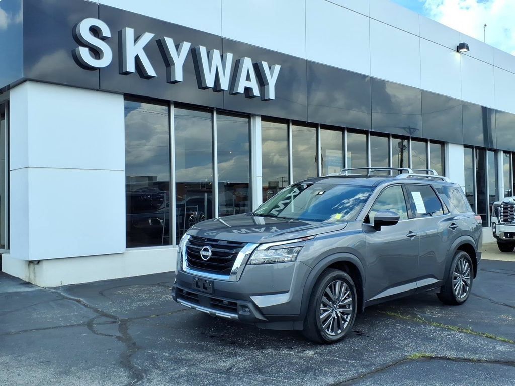 Used 2024 Nissan Pathfinder SL w/ SL Premium Package FWD image 1