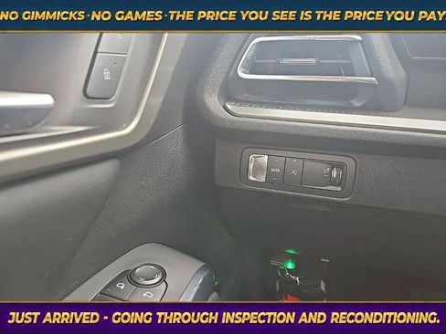 Used 2025 Chevrolet Traverse LT FWD image 22