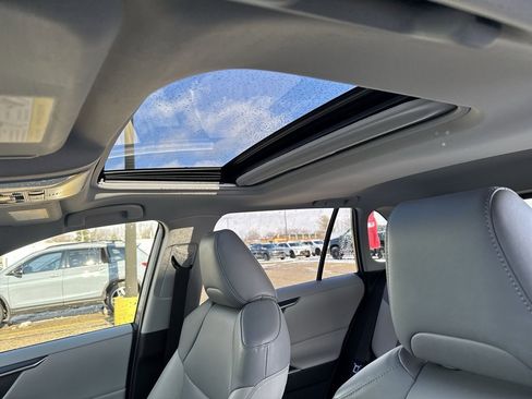 Used 2019 Toyota RAV4 XLE Premium image 15