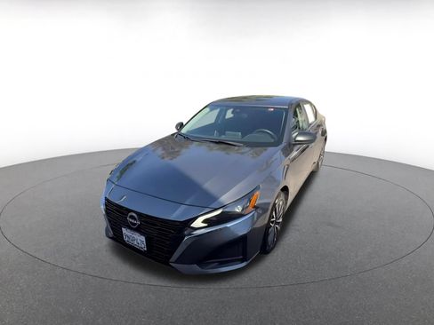 Used 2025 Nissan Altima 2.5 SV FWD image 6