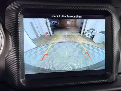 Used 2018 Jeep Wrangler Unlimited Sahara AWD/4WD image 28