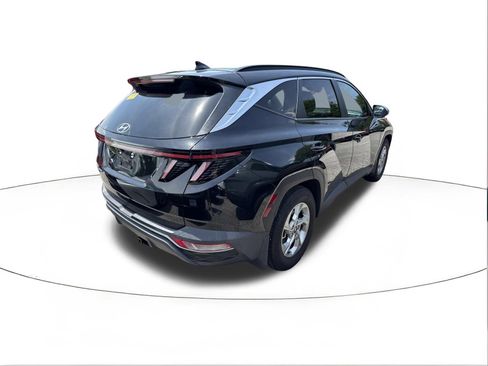 Used 2023 Hyundai Tucson SEL FWD image 2