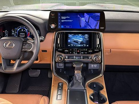 Certified 2024 Lexus LX 600 4WD w/ Premium Package image 19