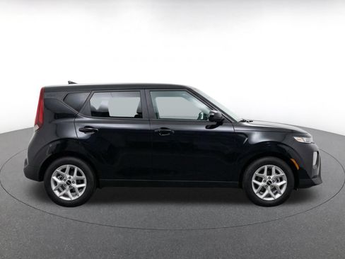 Used 2025 Kia Soul LX w/ LX Technology Package FWD image 10