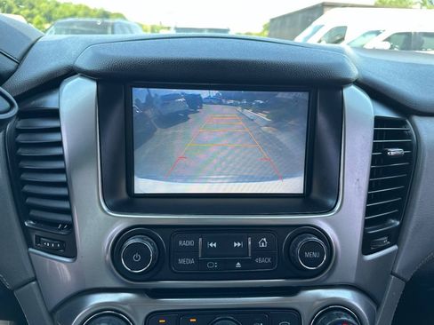 Used 2015 Chevrolet Suburban LT RWD image 16
