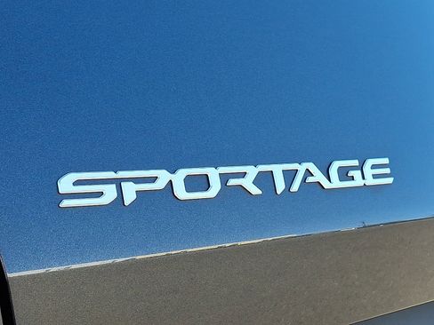 Used 2023 Kia Sportage LX image 30