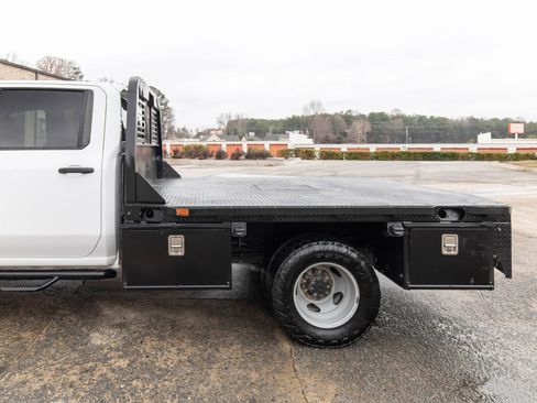 Used 2023 GMC Sierra 3500 Pro w/ Convenience Package image 5