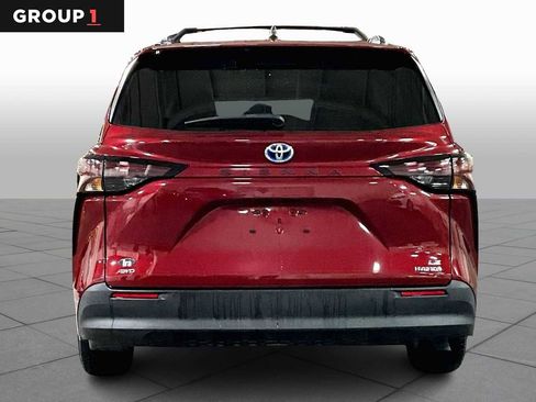 Used 2023 Toyota Sienna LE image 4