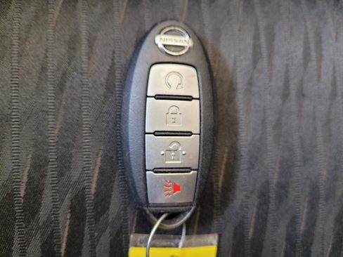 Used 2017 Nissan Rogue SV image 32