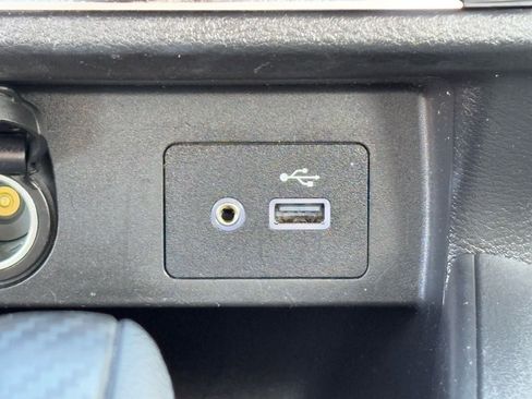 Certified 2025 Nissan Versa SV image 25