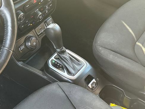 Used 2021 Jeep Renegade Latitude w/ Convenience Group image 23