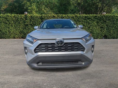 Used 2021 Toyota RAV4 XLE Premium image 9