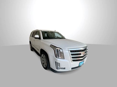 Used 2020 Cadillac Escalade Luxury image 2