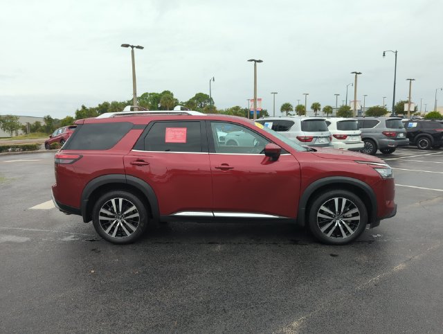 Certified 2025 Nissan Pathfinder Platinum AWD/4WD image 3