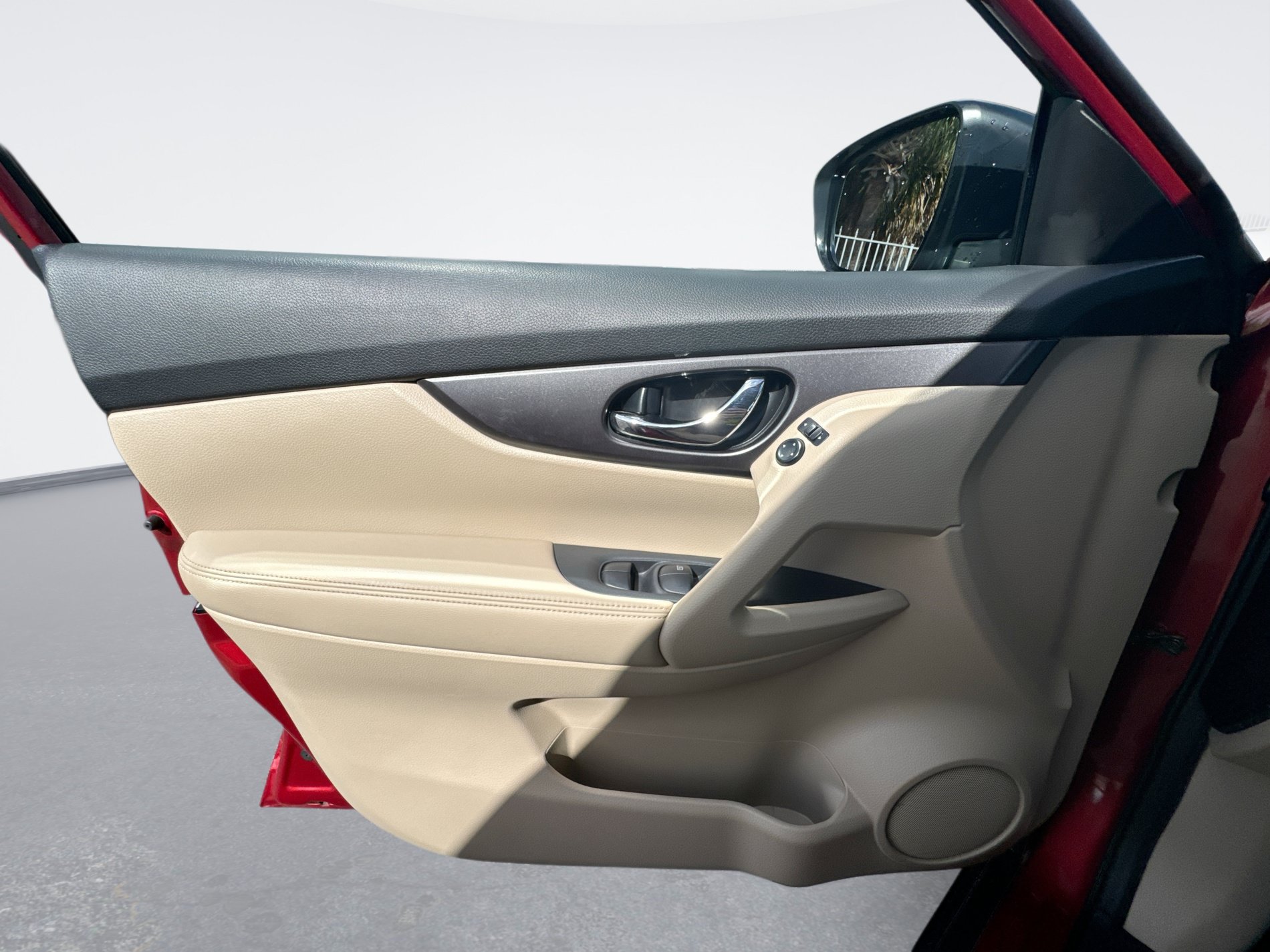 Used 2016 Nissan Rogue SV FWD image 28