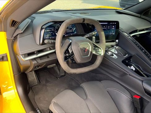 Used 2025 Chevrolet Corvette Stingray Convertible w/ 1LT image 17