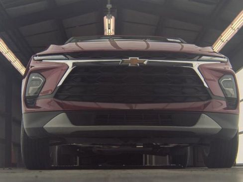 Used 2024 Chevrolet Blazer LT w/ Convenience Package FWD image 3
