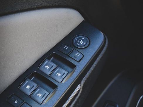 Used 2020 Chevrolet Suburban LT image 17