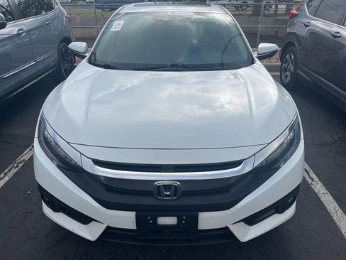 Used 2018 Honda Civic Touring image 2