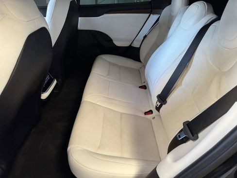 Used 2022 Tesla Model S Base image 9