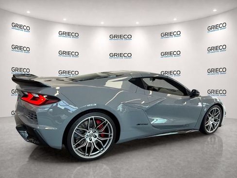 Used 2024 Chevrolet Corvette Z06 RWD image 7