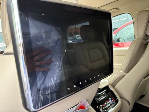 Used 2019 Lincoln Navigator Reserve AWD/4WD image 7