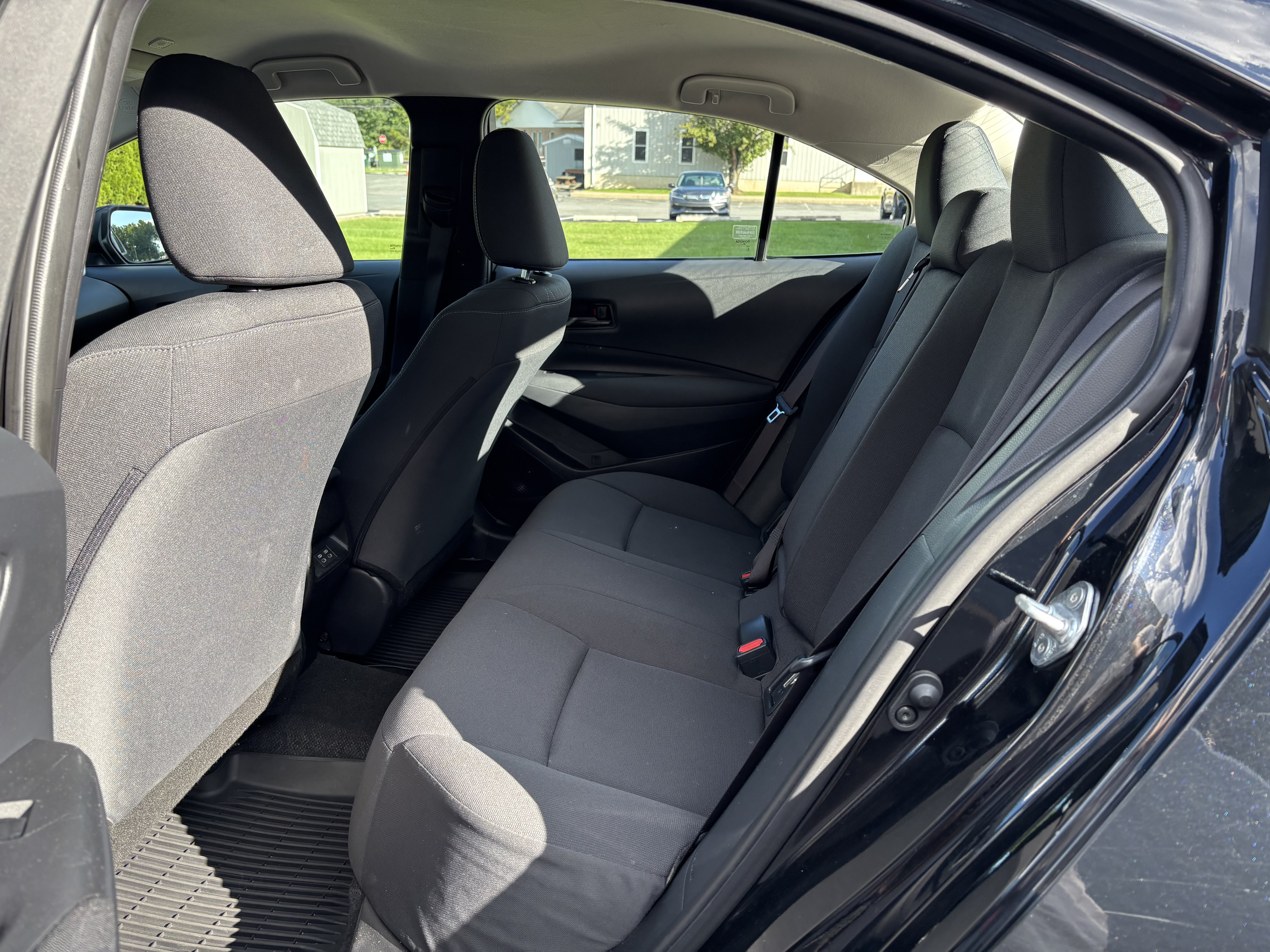 Used 2025 Toyota Corolla LE FWD image 14