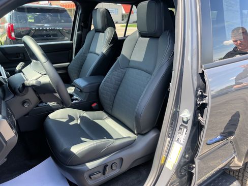 Used 2025 Toyota 4Runner TRD Off-Road Premium w/ Tow Technology Package image 27