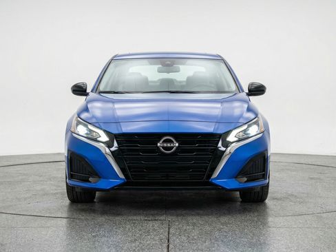 Used 2025 Nissan Altima 2.5 SV image 2