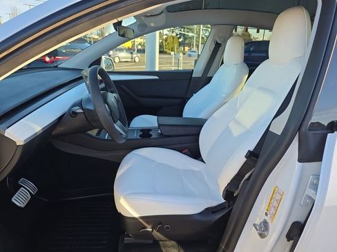 Used 2022 Tesla Model Y Performance image 15