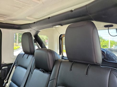 Used 2021 Jeep Wrangler Unlimited Rubicon AWD/4WD image 16