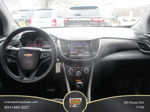Used 2022 Chevrolet Trax LS w/ Tint and Cruise Package AWD/4WD image 7