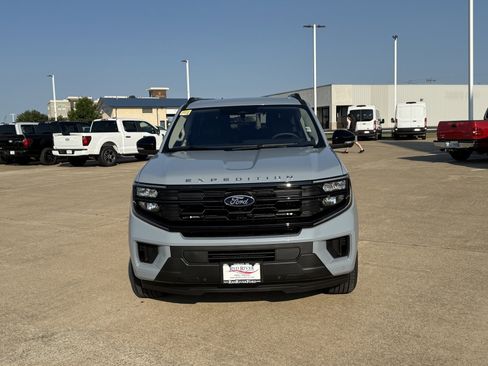 New 2025 Ford Expedition Active image 2