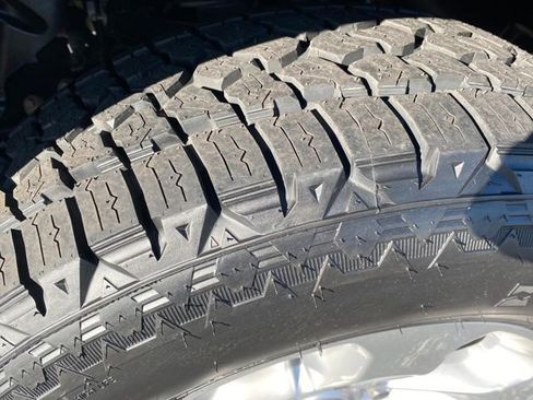 Used 2024 RAM 1500 Laramie image 23