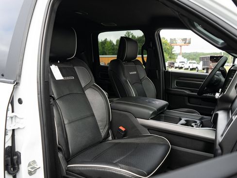 New 2026 RAM 4500 4x4 Crew Cab DRW w/ Laramie Trim Package image 21