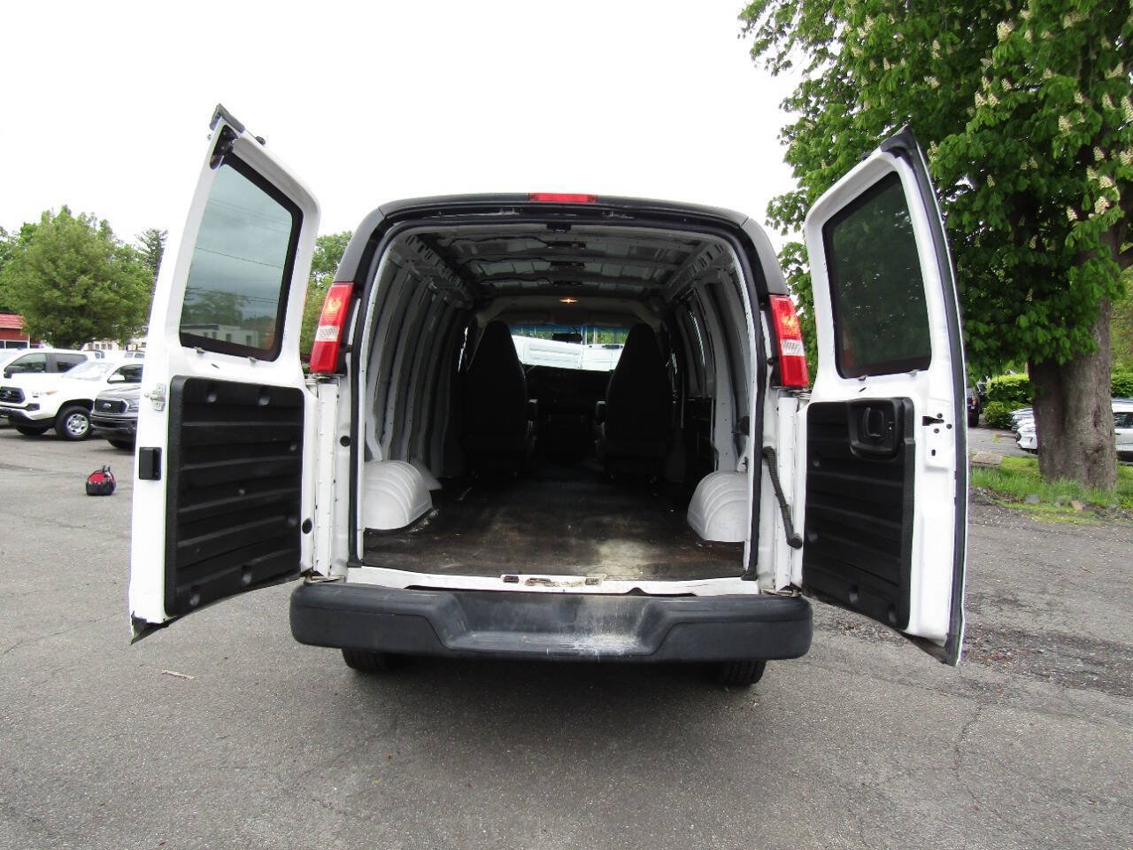 Used 2021 Chevrolet Express 2500 w/ Driver Convenience Package RWD image 16